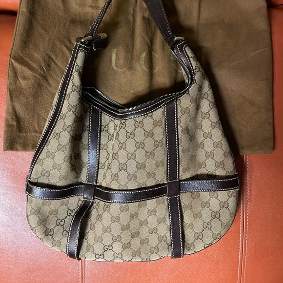 Authentic Gucci Monogram Medium Supreme Canvas Shoulder Bag - Picture 2 of 6